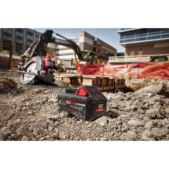 MILWAUKEE M18 FORGENRG-602 set 2*akumulátor M18 FORGE 6Ah + M18 DBSC supernabíječka