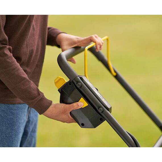 STANLEY SFMCMW2651M aku sekačka 2*V20 18V/2*4Ah, bezuhlíkový motor