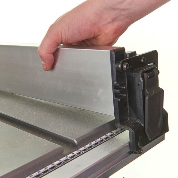 MILWAUKEE M18 FTS210-0 aku stolní pila M18, kotouč 210*30mm, bez baterie