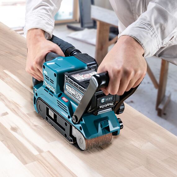 MAKITA BS001GZ aku pásová bruska XGT 40V, 76*533mm, 120-470 m/min, bez baterie