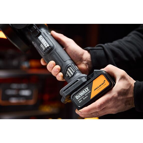 DeWalt DCG45MP2T aku bezuhlíková úhlová bruska 125mm, 18V/2*5Ah, kufr, edice McLaren F1
