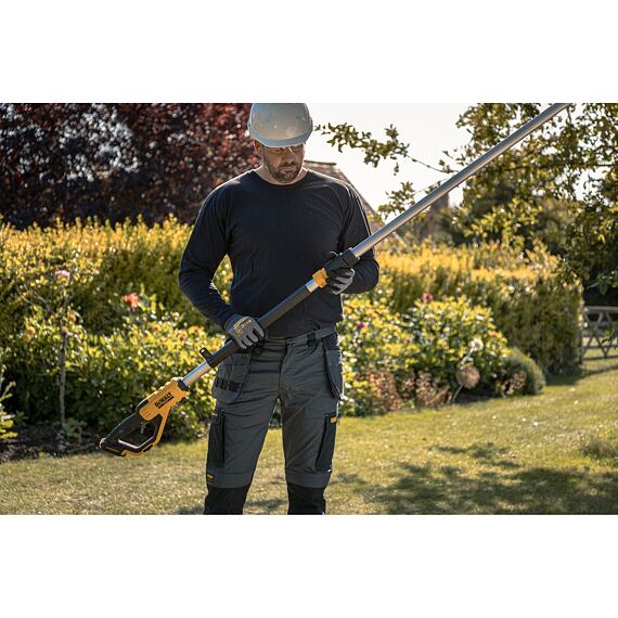 DeWALT DCMPP569N aku zahradní nůžky na tyči 18V XR, délka tyče až 3m, střih 38mm, bez baterie
