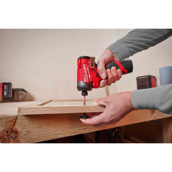 MILWAUKEE M12 FID2-0 aku rázový utahovák 12V, 1/4", max. 170 Nm, pouze 127mm, bez baterie
