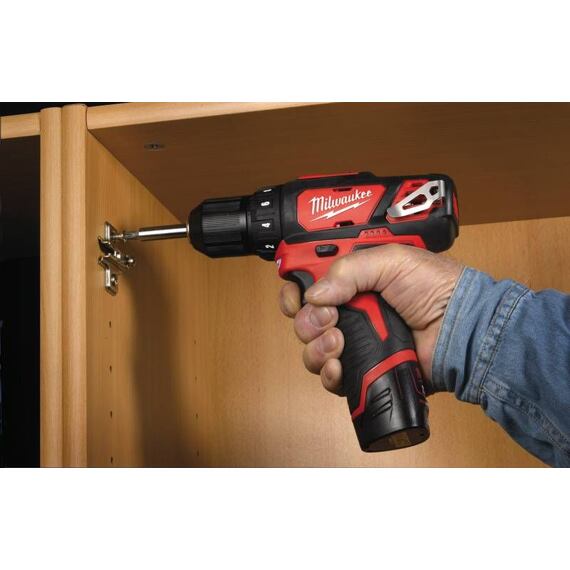 MILWAUKEE M12 BDD-202C aku skrutkovač 12V/2*2Ah