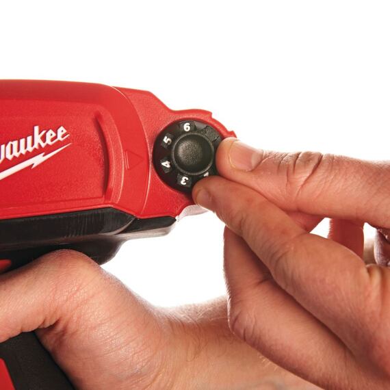 MILWAUKEE M12 PCG/310C-0 aku vytlačovací lis na tmel, bez baterie