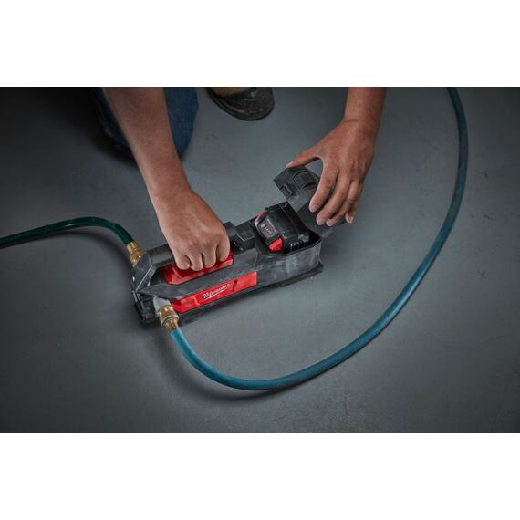 MILWAUKEE M18 BTP-0 aku přečerpávací pumpa 18V, výtlak 23m, 30 l/min, čistá voda