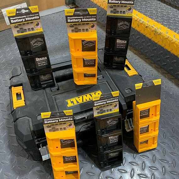StealthMounts držák pro uložení akumulátorů DeWalt XR 18V i FLEXVOLT 60V, černý, 1ks