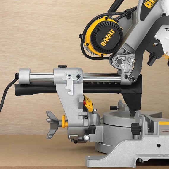 DeWalt DWS780 pokosová píla 1675W, rez 90°: 303*110mm, elektronika 1900-3800 ot/min, kotúč 305*30mm