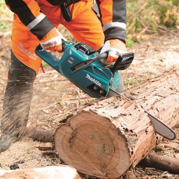 MAKITA UC011GZ - Vhodná pro krácení.