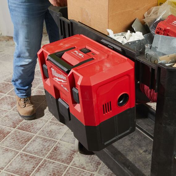 MILWAUKEE M12 FVCL-0 aku vysávač 12V, HEPA filter, suché/mokré sanie, zabudovaný fúkač, bez batérie