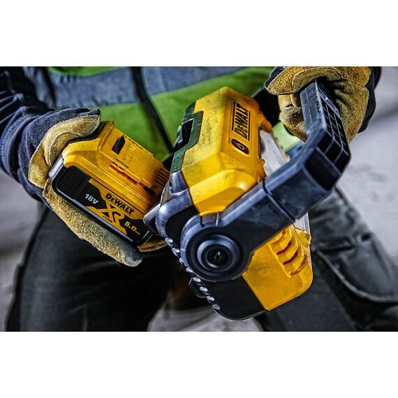 DeWalt DCL077 aku LED pracovný reflektor 12/18V, 2000lm, IP54