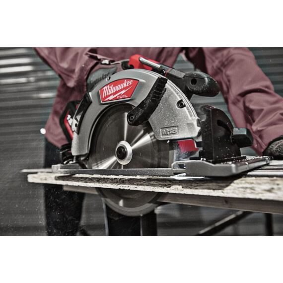 MILWAUKEE M18 FCSG66-121C aku okružná píla 18V/12Ah HB12, prerez 66mm, kotúč 190*30mm