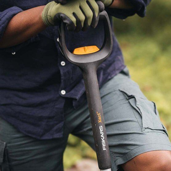 FISKARS 1066732 rýč Xact teleskopický 1,1-1,3m, špičatý
