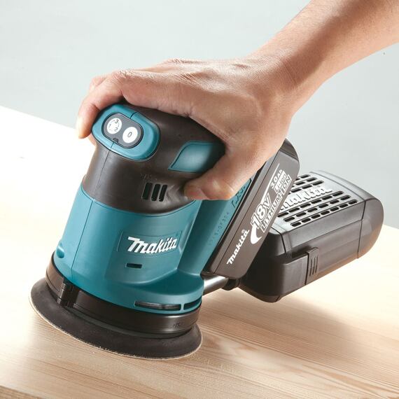 MAKITA DBO180RTJ aku excentrická bruska 18V/2*5Ah, systainer