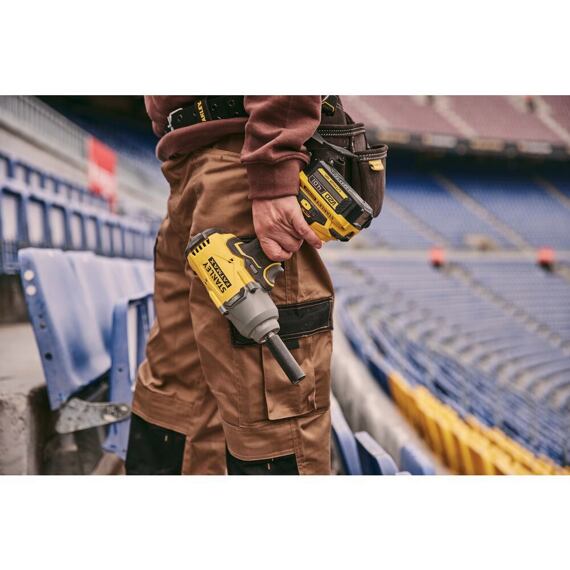 STANLEY SFMCF940M1 aku rázový utahovák 18V/4Ah, 1/2", 949Nm, taška