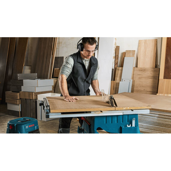 BOSCH GTS 254 stolní pila 254 mm, úhel 45° L, stůl 555*555 mm