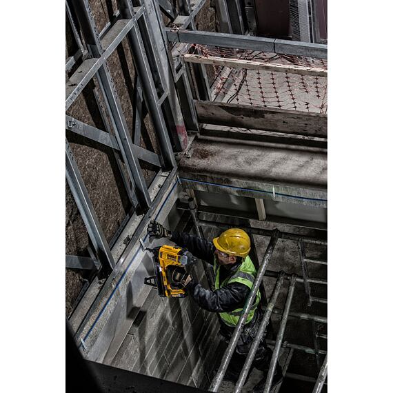 DeWaLT DCN890P2 aku hřebíkovačka do betonu 18V/2*5Ah