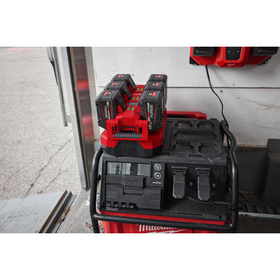 MILWAUKEE M18 MPC6 mobilní rychlonabíječka PACKOUT™ se šesti sloty 4932498551