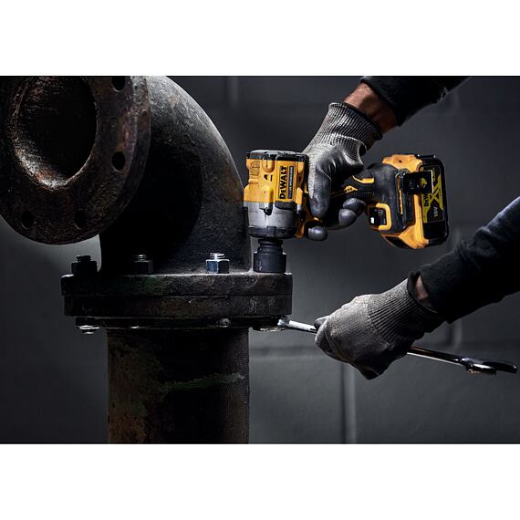 DeWALT DCF923N aku rázový utahovák 3/8", 18V, 406Nm, trhací moment 610Nm, bez baterie