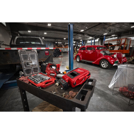 MILWAUKEE M18 JS2000-0 aku startovací zdroj 18V, až 2000A špičkový proud, bez baterie