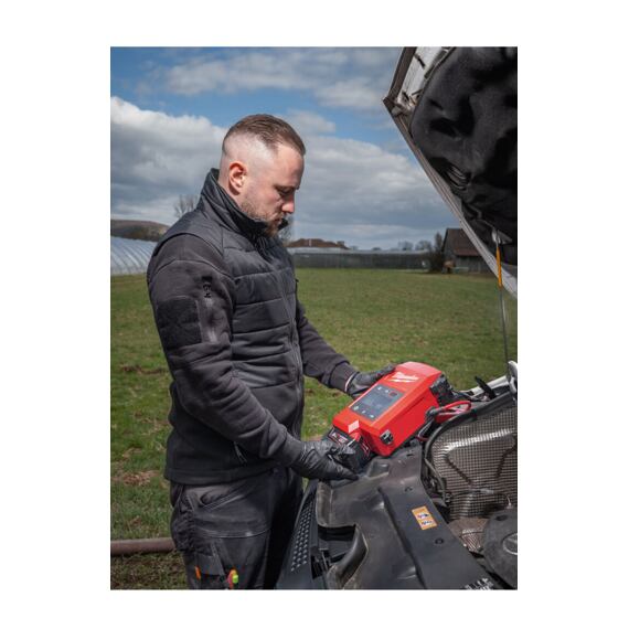 MILWAUKEE M18 JS2000-0 aku startovací zdroj 18V, až 2000A špičkový proud, bez baterie