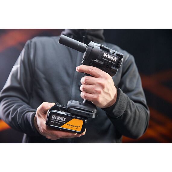 DeWalt DCF92MP2T aku rázový utahovák 18V/2*5Ah, 1/2", 610Nm, edice McLaren F1