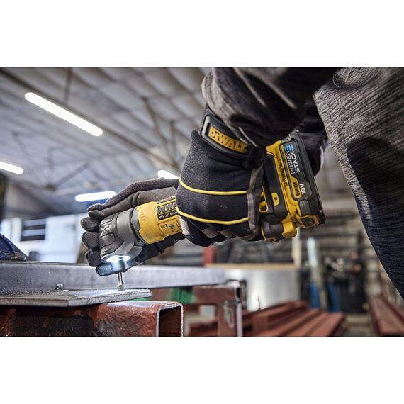 DeWalt DCG421N pravoúhlá bezuhlíková bruska 18V XR, bez baterie, regulace 10000-24500 ot/min