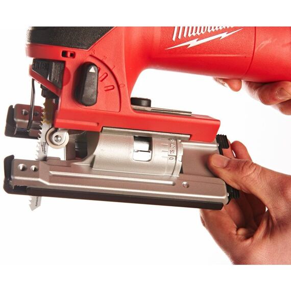 MILWAUKEE JS120X priamočiara píla 710W, 500-2800 kmitov/min.