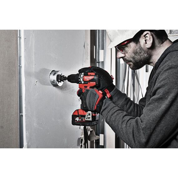 MILWAUKEE M18 CBLPD-402C aku příklepová vrtačka 18V/2*4Ah, 60Nm, 0-500/1800 ot./min