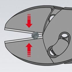 Dále štípejte na stejném místě. Nyní se vám štípaný materiál podaří oddělit mnohem snadněji, protože bude držet v blízkosti bodu otáčení.