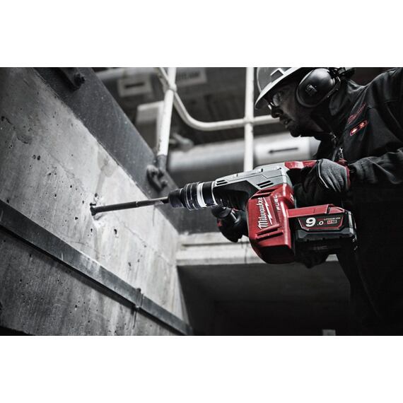 MILWAUKEE M18 CHM-0C aku kombinované kladivo SDS MAX, 18V bez baterie, 6,1J,  kufr
