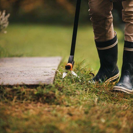 FISKARS 1000590 nůžky na trávu SERVO, otočné, délka 1012mm