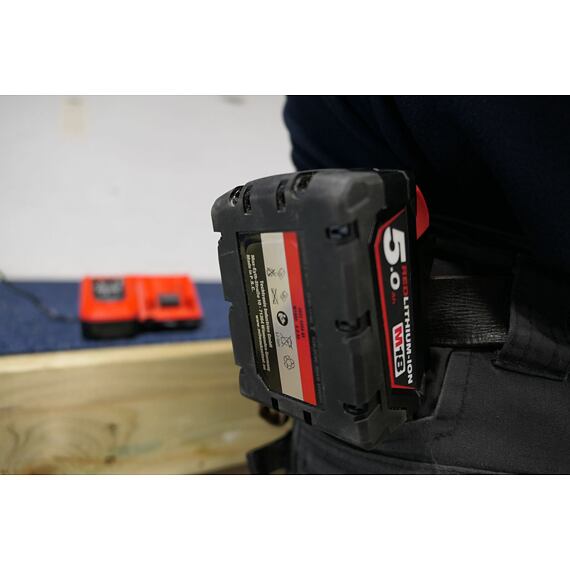 StealthMounts držiak na uloženie akumulátorov MILWAUKEE 18V, červený
