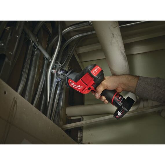 MILWAUKEE M12 CHZ-402C aku pila ocaska 12V/2*4Ah, bezuhlíkový motor, FIXTEC systém, HD box