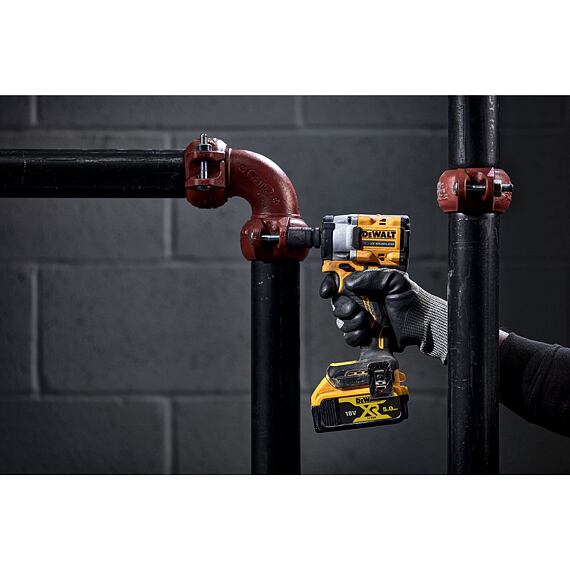 DeWalt DCF922NT aku rázový utahovák 18V, bezuhlíkový, 1/2", 406Nm, TSTAK, bez baterie