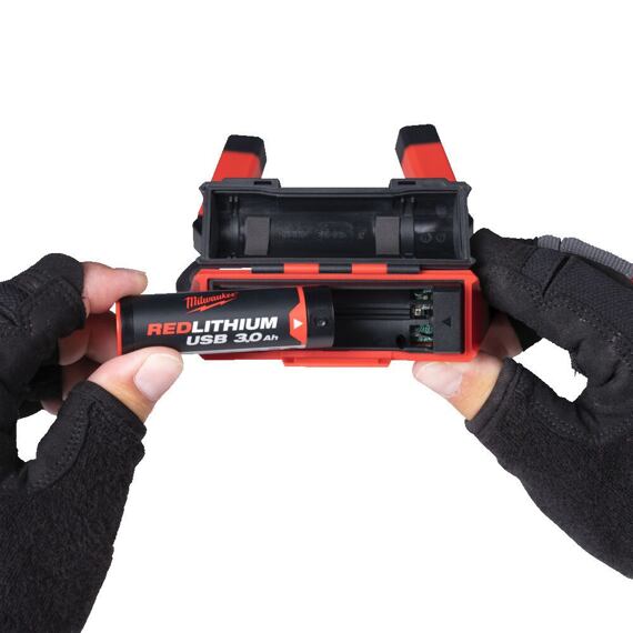 MILWAUKEE L4 NL400-301 aku svítilna na krk, 2 světelné hlavy, 400lm, dva režimy, nabíjení USB,
