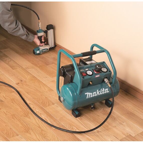 MAKITA AC001GZ aku kompresor s nádobou 7,6l, 9,3 bar 40V XGT, bez baterie