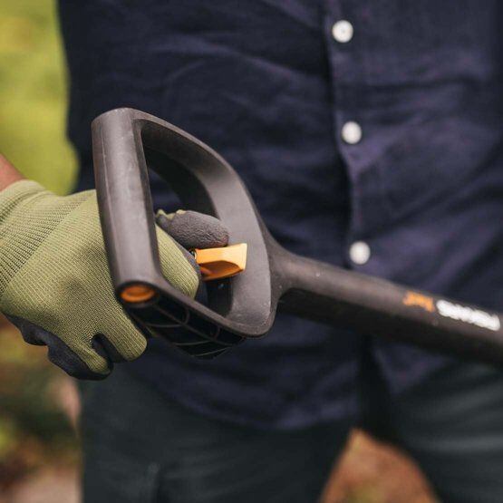 FISKARS 1066732 rýč Xact teleskopický 1,1-1,3m, špičatý