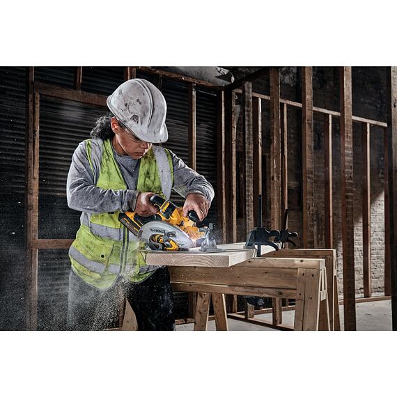 DeWalt DCS573NT aku okružná bezuhlíková píla 18V XR, FlexVolt Advantage, 190mm, kufrík TSTAK