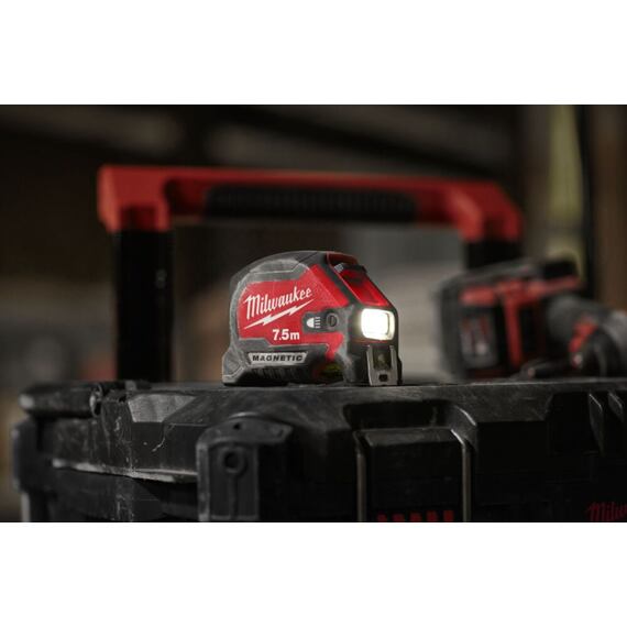 MILWAUKEE 4932492469 LED magnetický svinovací metr 7,5m, 100lm