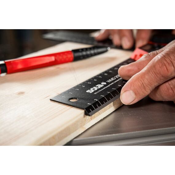 SOLA WMD200 digitální úhelník 200mm, manuální zajištění ramen, tuhá konstrukce