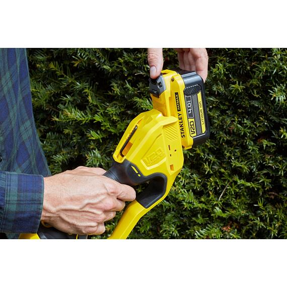 STANLEY SFMCPH845M1 aku nůžky na živý plot 45cm na tyči, V20/4Ah FATMAX, dosah až 3,4m