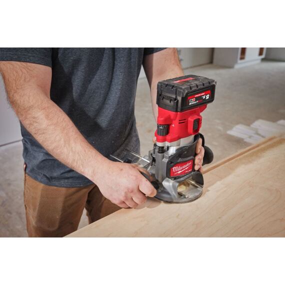 MILWAUKEE M18 FR12KIT-0P aku vrchní frézka 12mm 18V, příslušenství bez baterie
