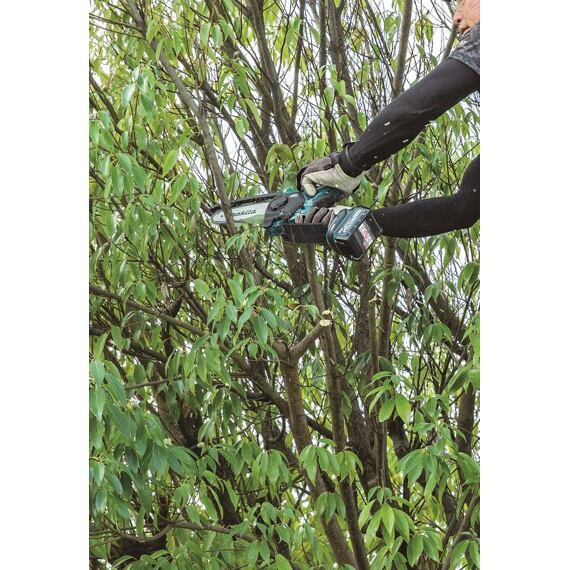 MAKITA UC029GZ01 aku řetězová prořezávací pila 150 mm Li-ion XGT 40V (590W), řez 15cm, bez baterie
