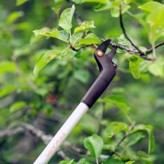 FISKARS 1073082 nůžky na větve prodloužené SOLID 176cm, střih až 12mm