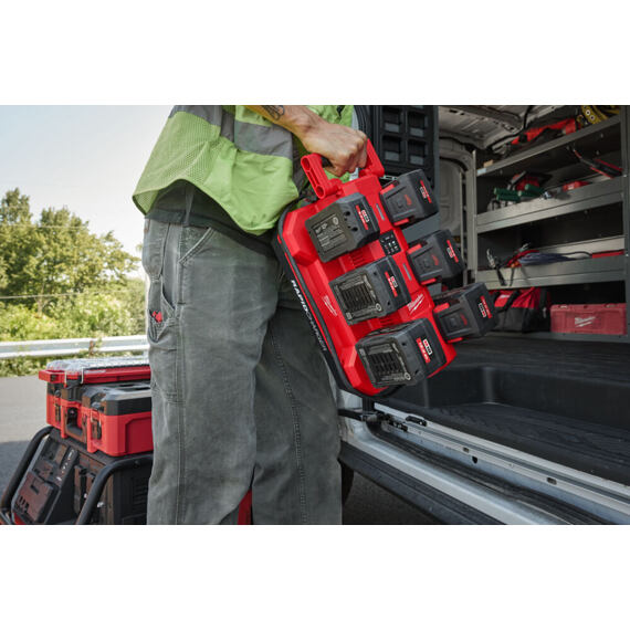 MILWAUKEE M18 MPC6 mobilní rychlonabíječka PACKOUT™ se šesti sloty 4932498551