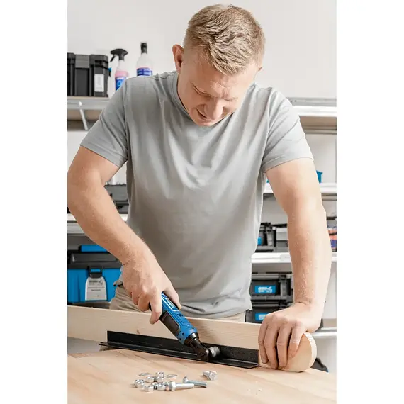DEDRA aku úhlová ráčna 12V/2Ah, 3/8", 45Nm, 300 ot./min., nabíječka DED7302, DED7310T11