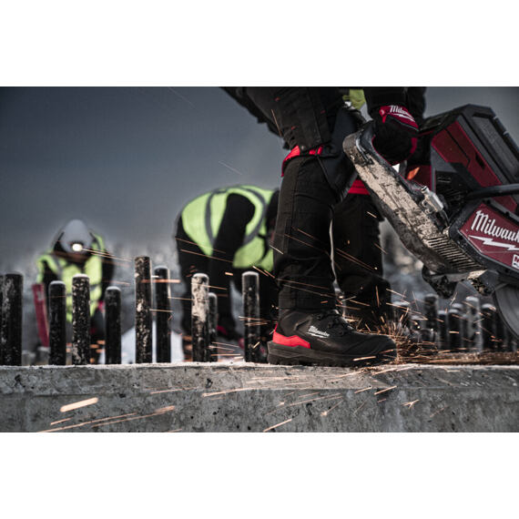 MILWAUKEE 4932493769 obuv bezpečnostní ARMOURTRED S3S, polovysoká, mikrovlákno, tkaničky,velikost 45