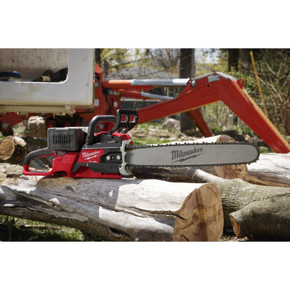 MILWAUKEE M18 F2CHS50-0 aku řetězová pila 2*18V, lišta 50cm, výkon cca 5,8HP, bez baterie