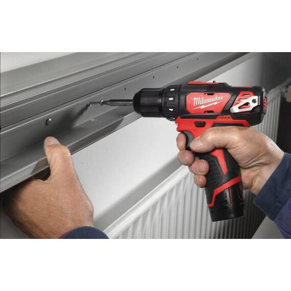 MILWAUKEE M12 BDD-202C aku skrutkovač 12V/2*2Ah
